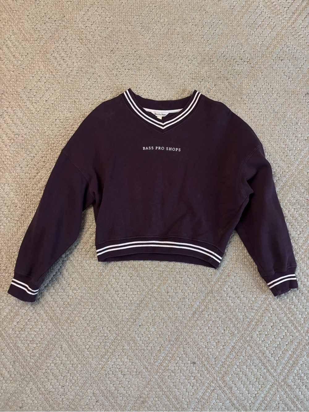 Bass pro shops purple varsity vneck cropped sweatshirt size small